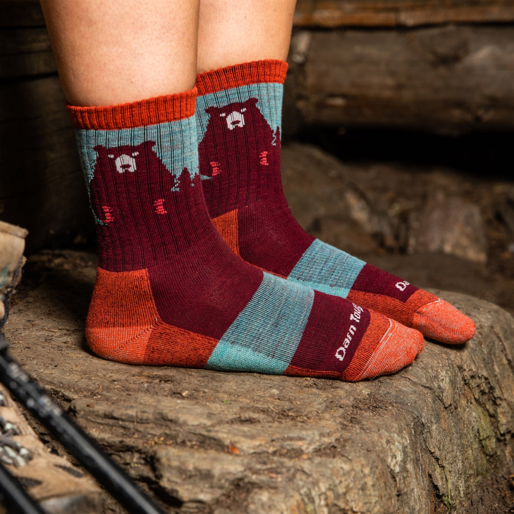 Darn Tough 1970 Bear Town Micro Crew Lightweight Cushioned Socks for Women - Hiking, Running & Everyday Comfort
