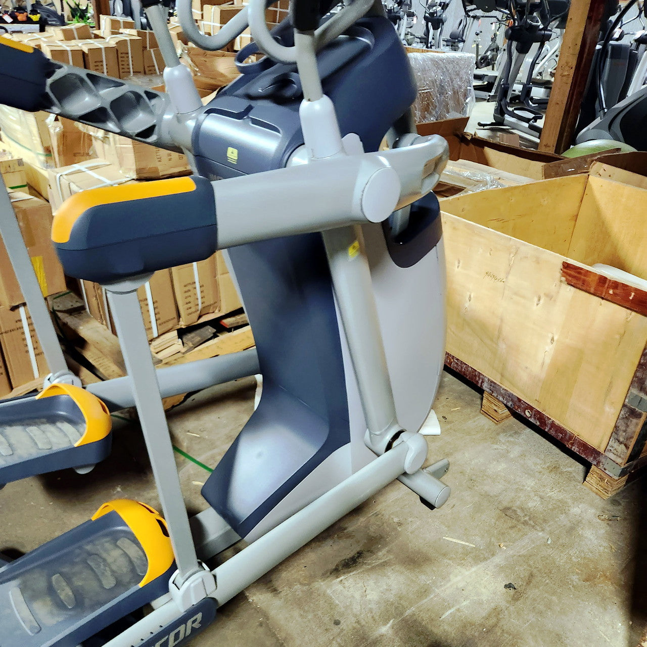 Precor AMT 885/845/843/835/833/823 Elliptical Stepper Machine - Low Impact Cardio Workout for Home & Commercial Gyms - Perfect for Weight Loss, Full Body Training & Rehabilitation Therapy