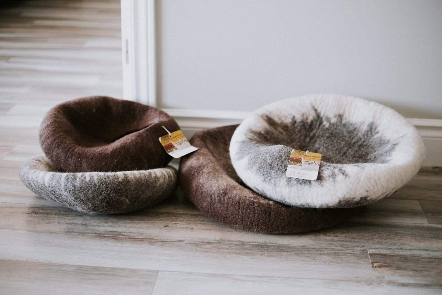 Cozy Himalayan Cat Cave Bed for Small Cats - Soft & Warm Pet Hideaway for Kittens & Small Breeds - Perfect for Indoor Napping, Playtime & Stress Relief