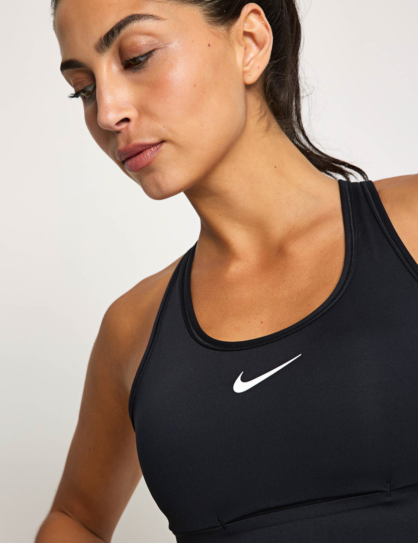 Swoosh Pocket Medium Support Sports Bra - Black & White - Perfect for Running, Yoga & Gym Workouts
