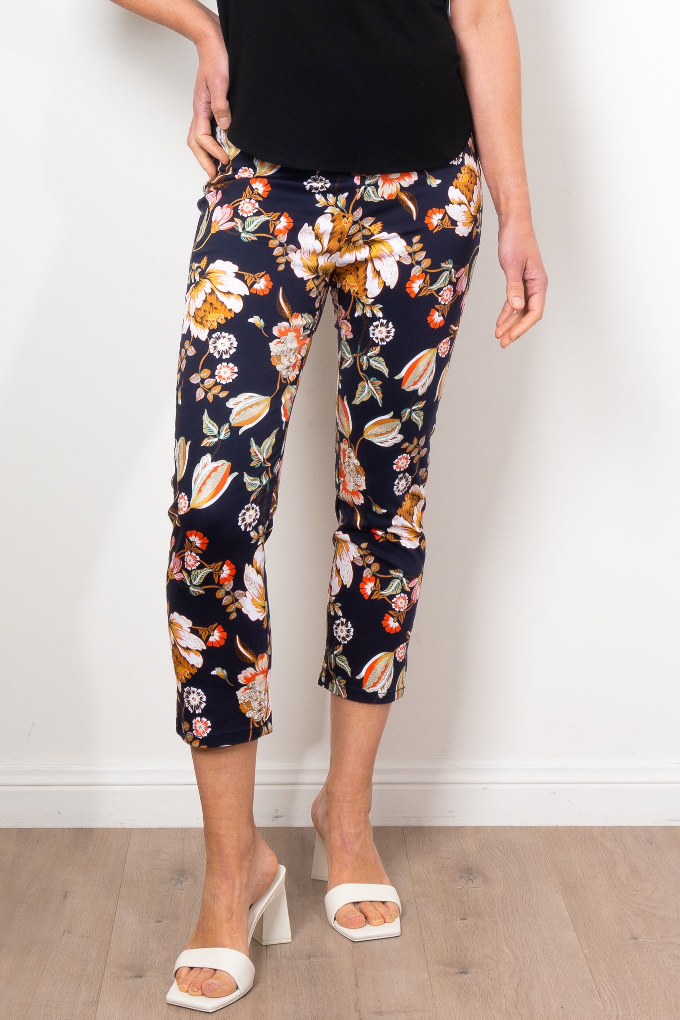 Vassalli Freya Print 7/8 Lightweight Yoga Pants for Women - Comfortable Stretchy Lounge Pants for Workout, Travel & Casual Wear