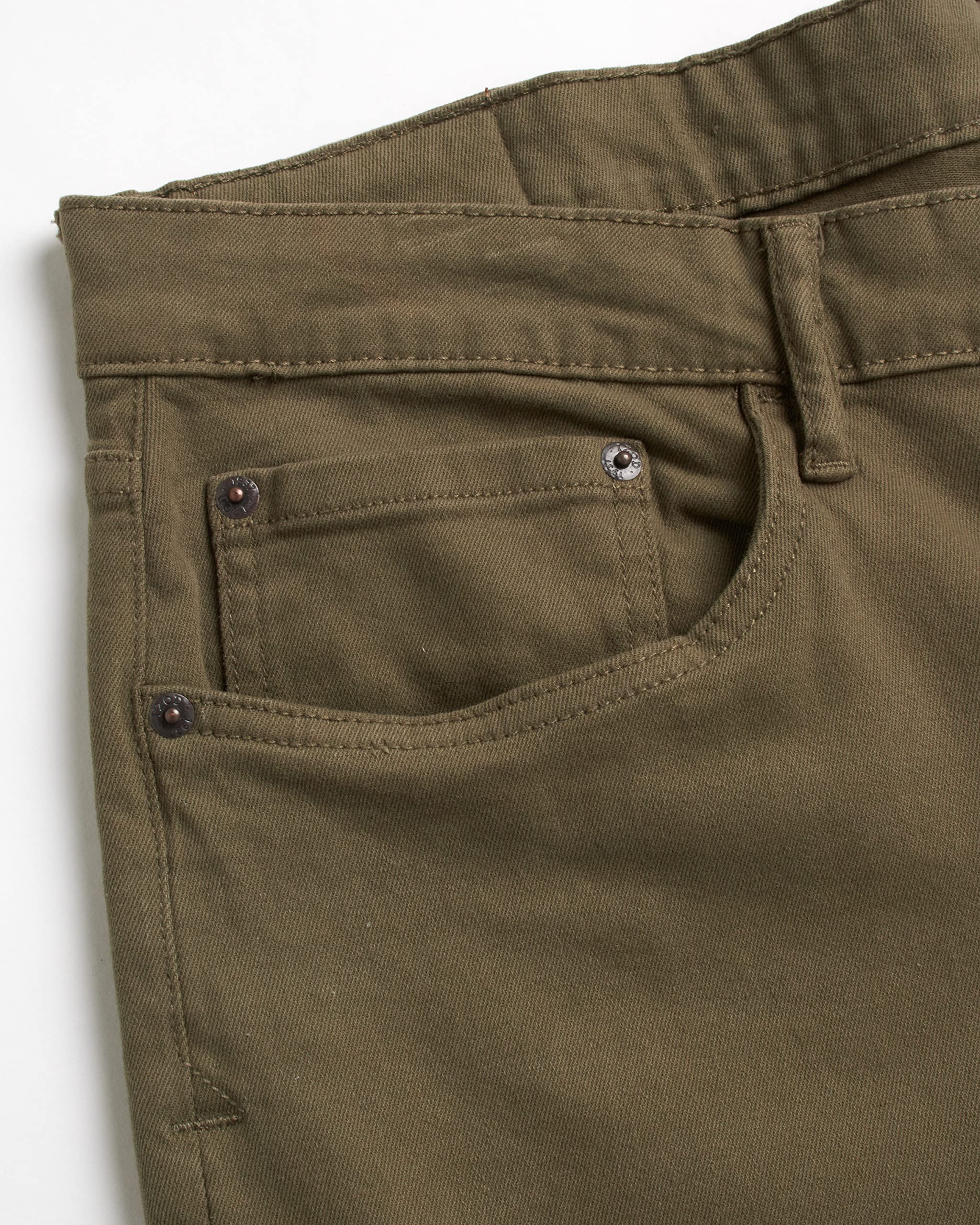 IZOD Men's Relaxed Fit Jeans - Classic 5-Pocket Comfort Stretch Denim - Straight Leg Casual Work Pants for Men | Comfortable Everyday Wear for Office & Weekend Outings